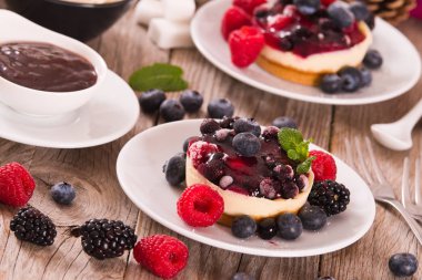Karışık Meyveli ile Cheesecakes.