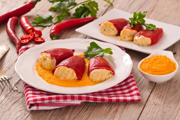 Peperoni Piquillo Ripieni Con Merluzzo Bianco — Foto Stock