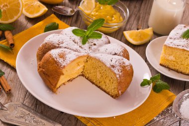 Limon kremalı dolgulu kek.