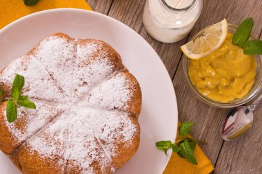 Limon kremalı dolgulu kek.