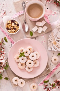 Canestrelli bisküvi nane ile.