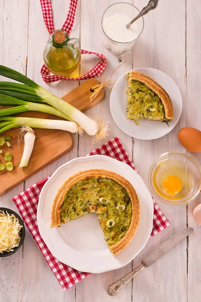 Póréhagyma Quiche Edényt Fehér — Stock Fotó