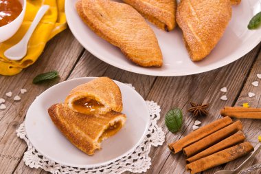 Floransa tatlı puf böreği.