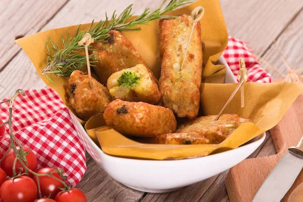 Kartoffelkroketten Mit Spinat Und Mozzarella — Stockfoto
