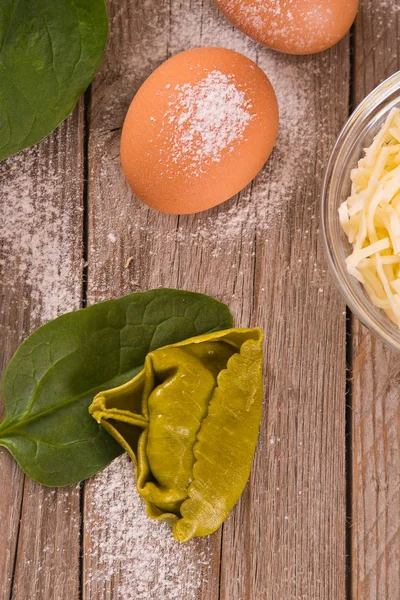 Špenátové Ravioli Sýrem Ricotta Plnění — Stock fotografie