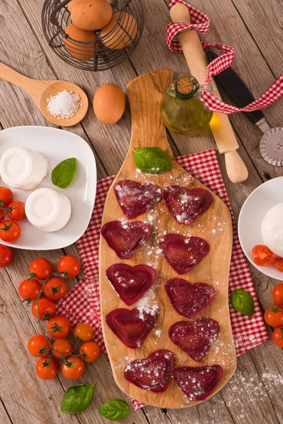 Red Heart Ravioli Tomato Mozzarella Basil — Stock Photo, Image