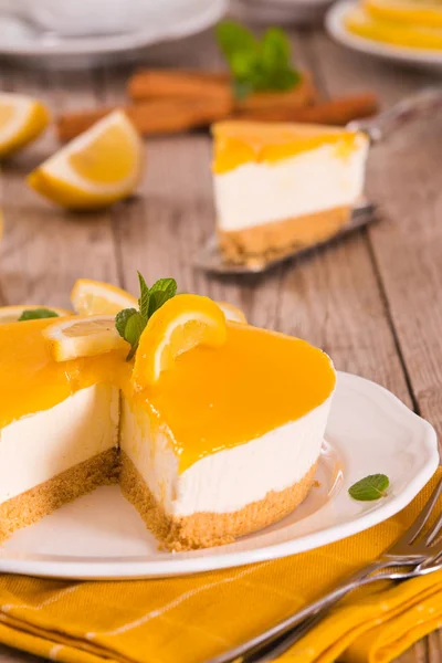 Lemon Mascarpone Cheesecake — Stock Photo, Image