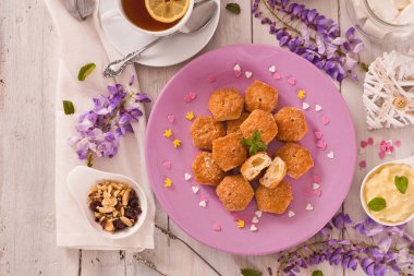 Custrad krem puf hamur işleri.