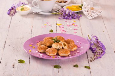 Custrad krem puf hamur işleri.