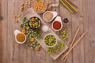 Wasabi kaplı fıstık ahşap tablo.