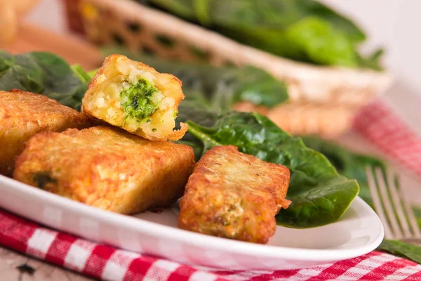 Croquetas Patata Con Espinacas Mozzarella —  Fotos de Stock