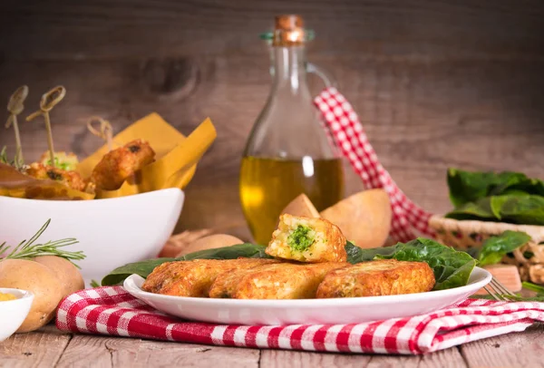 Croquetas Patata Con Espinacas Mozzarella —  Fotos de Stock