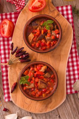 Domates sosu içinde marinated Domuz loin.