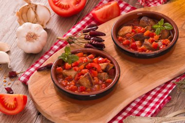 Domates sosu içinde marinated Domuz loin.