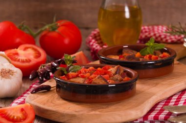Domates sosu içinde marinated Domuz loin.