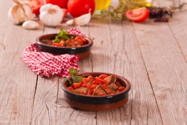 Domates sosu içinde marinated Domuz loin.