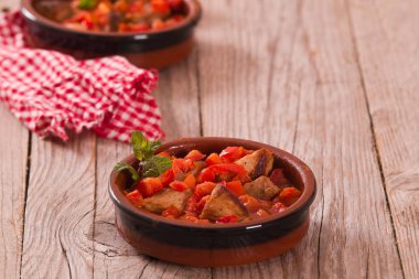 Domates sosu içinde marinated Domuz loin.