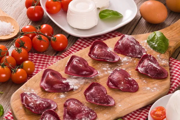 Red Heart Ravioli Tomato Mozzarella Basil — Stock Photo, Image