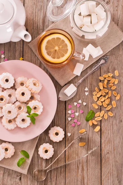 Canestrelli biscuits with icing sugar.