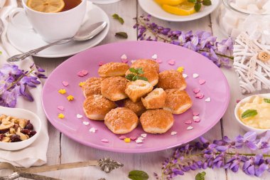 Custrad krem puf hamur işleri.