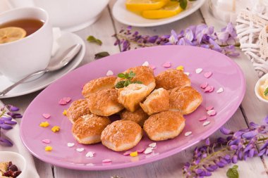 Custrad krem puf hamur işleri.