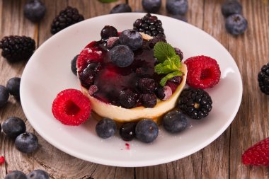 Karışık Meyveli ile Cheesecakes.