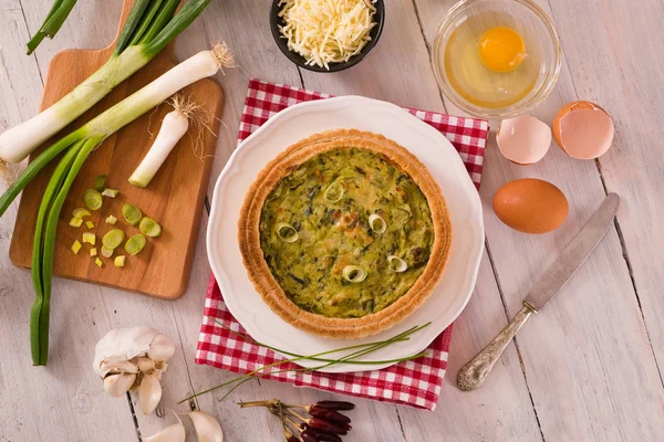 Lauch Quiche Auf Weißem Teller — Stockfoto