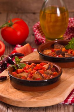 Domates sosu içinde marinated Domuz loin.
