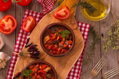 Domates sosu içinde marinated Domuz loin.