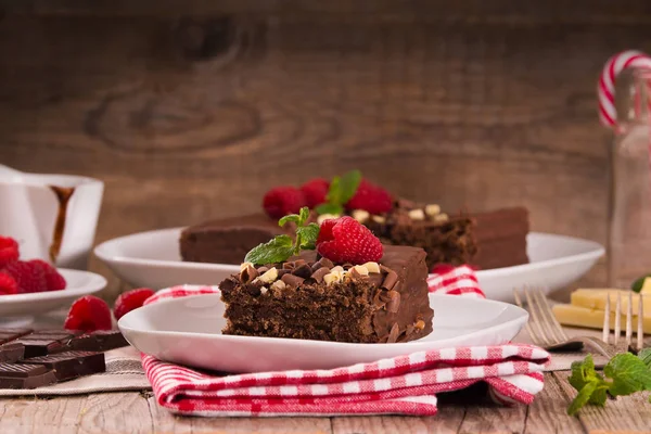 Chocolate Cake Raspberries White Dish — Stock Photo, Image