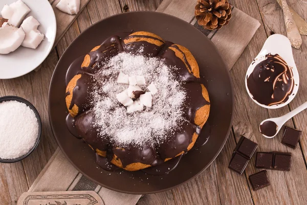 Pastel Coco Chocolate Con Relleno Crema Chocolate —  Fotos de Stock