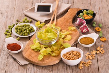 Wasabi baharatlı fıstık kaplı.