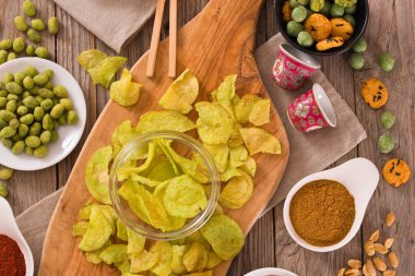 Wasabi baharatlı fıstık kaplı.