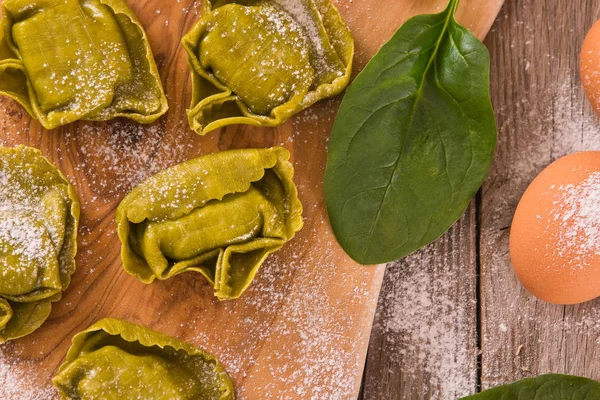 Špenátové Ravioli Sýrem Ricotta Plnění — Stock fotografie