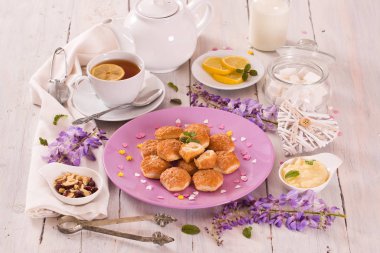 Custrad krem puf hamur işleri.