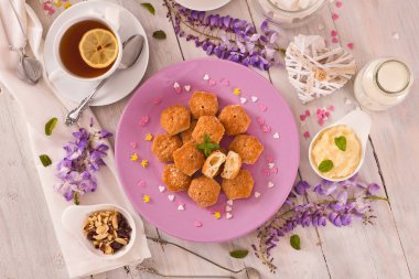 Custrad krem puf hamur işleri.