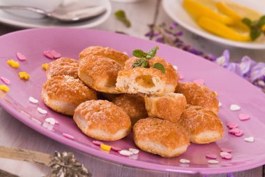 Custrad krem puf hamur işleri.