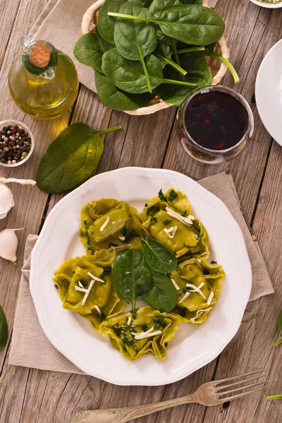 Raviolis Aux Épinards Avec Garniture Fromage Ricotta — Photo