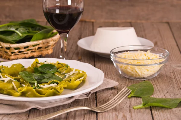 Špenátové Ravioli Sýrem Ricotta Plnění — Stock fotografie