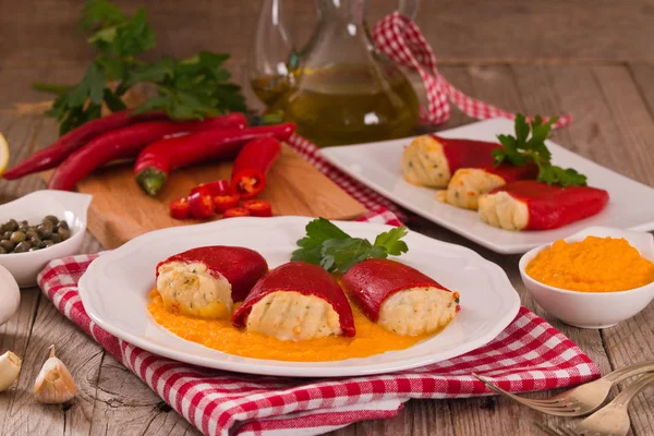 Peperoni Piquillo Ripieni Con Merluzzo Bianco — Foto Stock