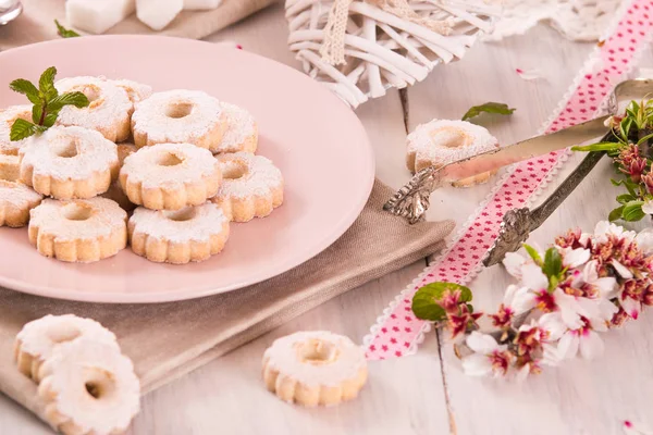 Galletas Canestrelli Con Azúcar Glaseado Sobre Mesa Madera —  Fotos de Stock