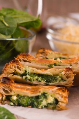 Ispanak ve ricotta Peynirli börek.