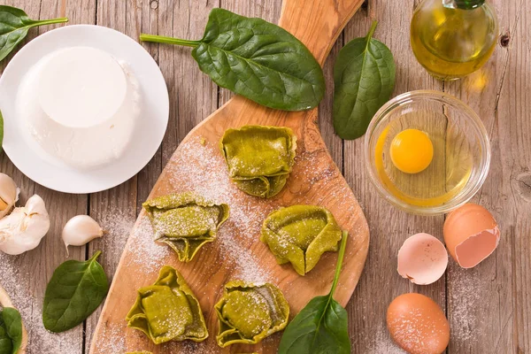 Ravioli Spinaci Con Ripieno Ricotta — Foto Stock