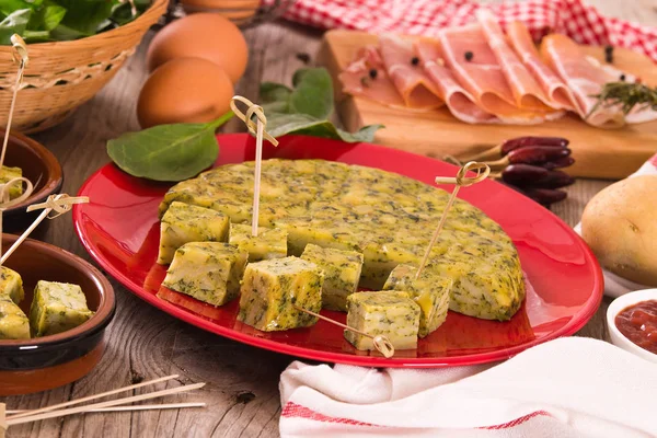 Tortilla Española Con Espinacas —  Fotos de Stock