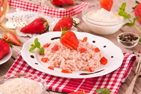 Jordgubbs Risotto Med Vinäger Vit Maträtt — Stockfoto