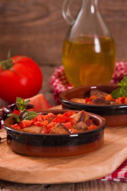 Domates sosu içinde marinated Domuz loin.