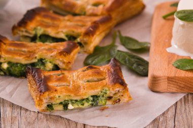 Ispanak ve ricotta Peynirli börek.