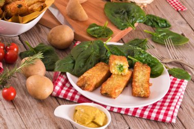 Ispanak ve mozzarella ile patates kroket.