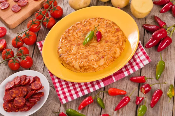 Spaanse Omelet Met Chorizo Gele Schotel — Stockfoto