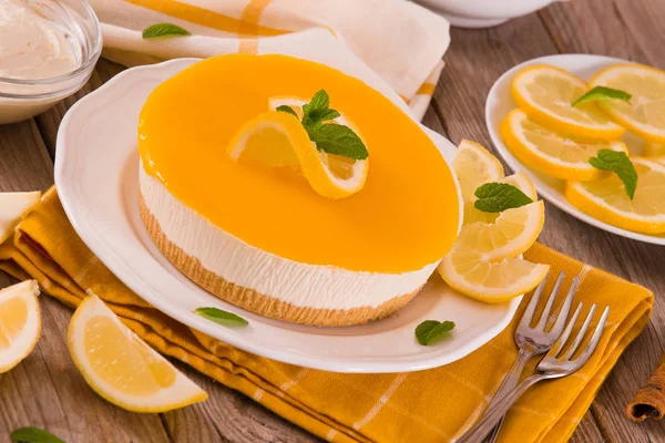 レモンとマスカルポーネのチーズケーキ — ストック写真